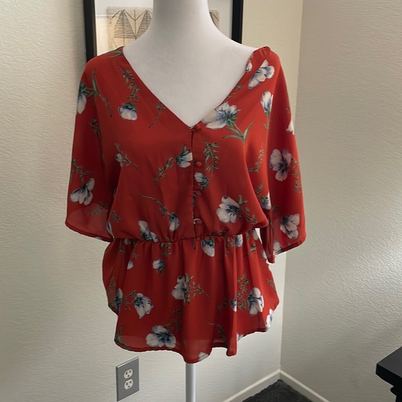 Sienna Sky Tops - Siena sky women’s blouse size large 100% polyester